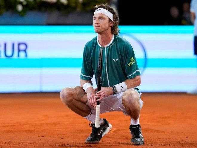 队在主场迎 队在主场迎